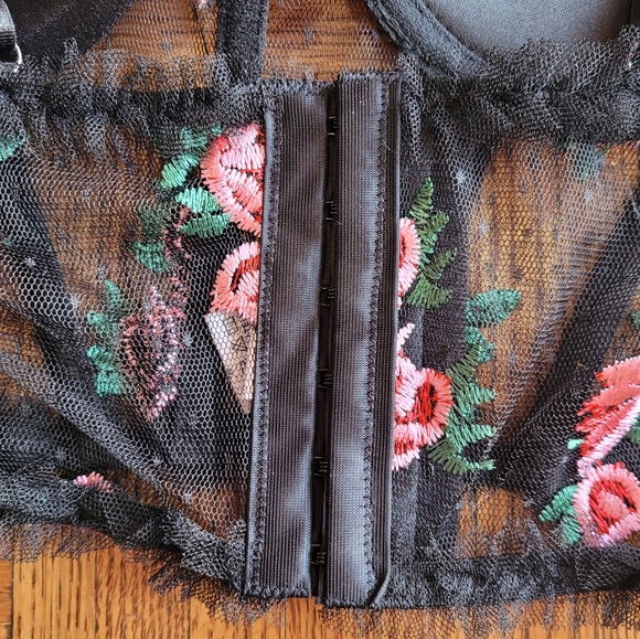 NWOT Flirty Bustier Set🥰 - Picture 4 of 5